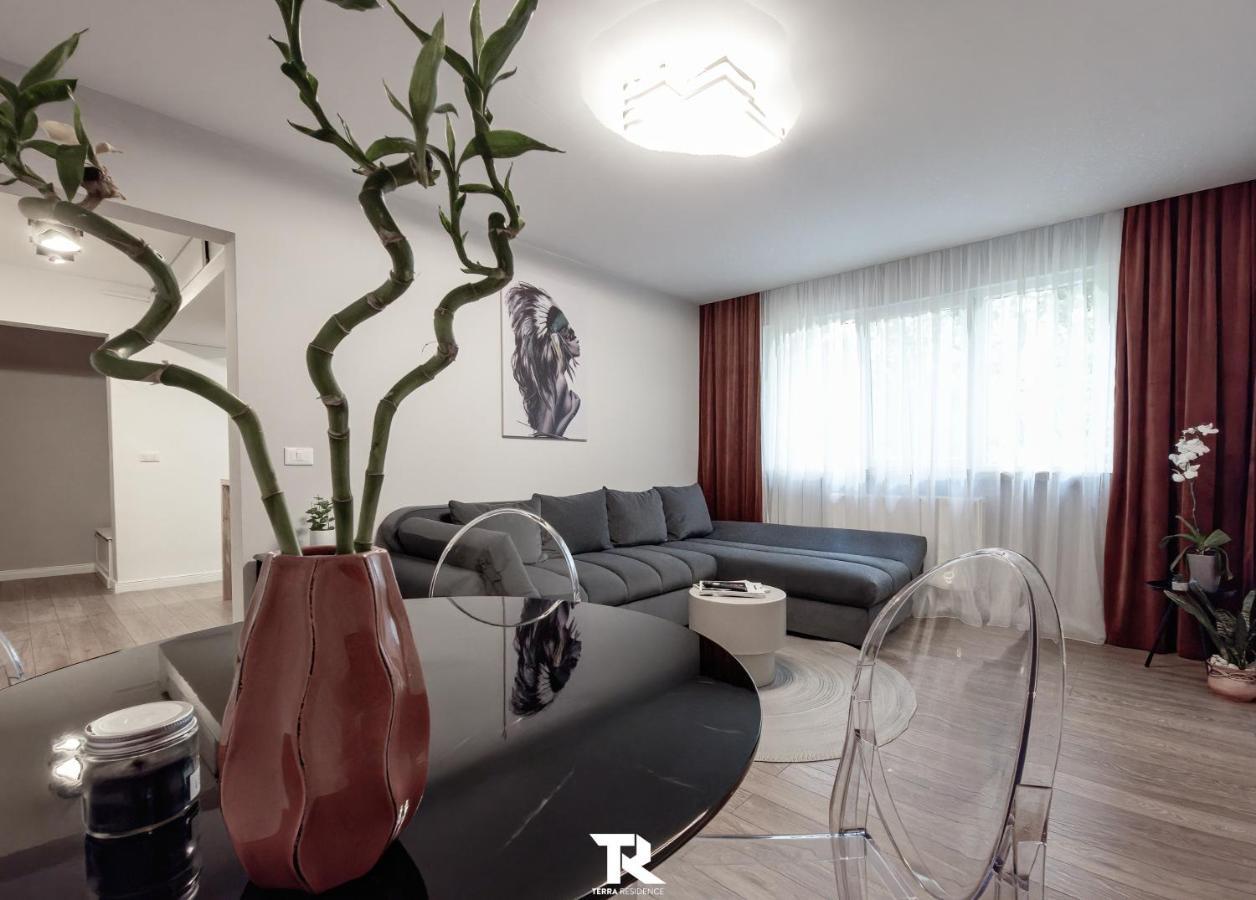 Appartamento Terra Suceava Esterno foto